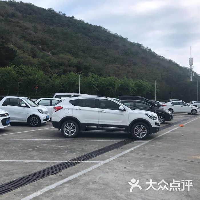 亚龙湾国家旅游度假区中心广场停车场