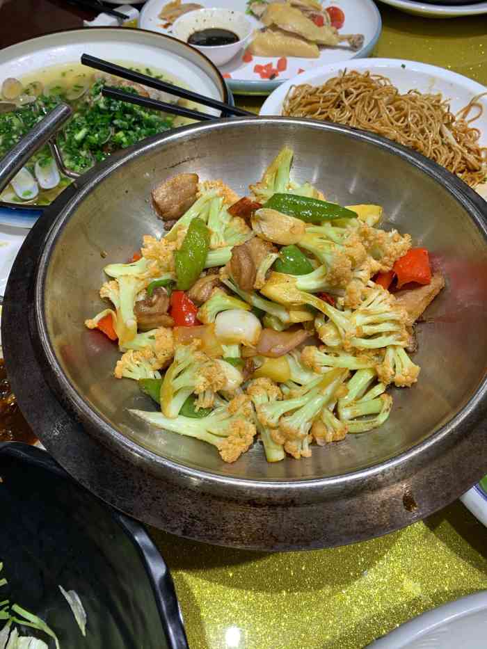 美味佳大酒店(解放西路店)-"地理位置比较优势在地铁口不到200米的路.