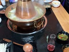 -果松木炭酸菜铜火锅·外婆参鸡汤