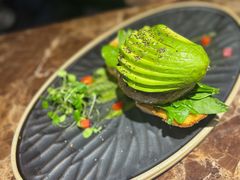 牛油果开面牛肉汉堡-Let'sBURGERplus·非常创意汉堡(三里屯店)