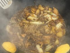 -粘豆包柴火铁锅炖