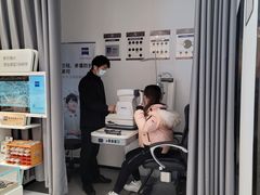 -博士眼镜集团石人工眼镜(虹口万泰店)