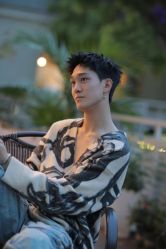 -一家只做男发烫染的店