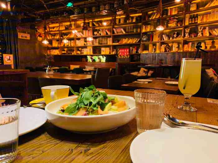 威雀西班牙餐厅(广州路店)-"大众点评app推送优惠活动消息,就团了这.