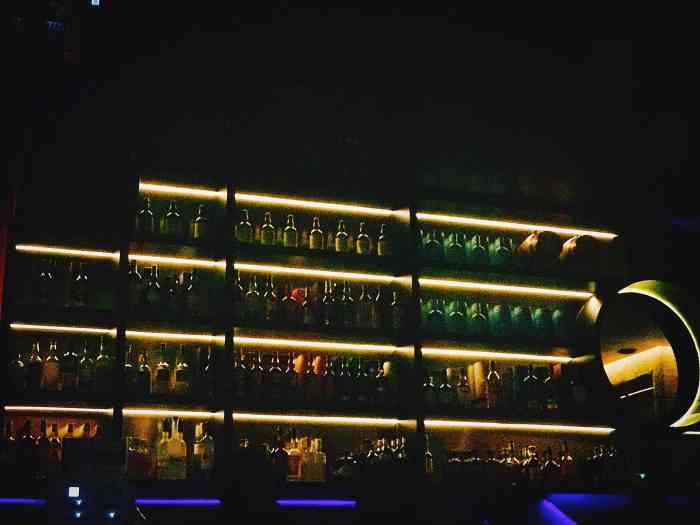 echo club 回声俱乐部-"绿地广场现在真是变成酒吧聚集地了,抽时间.