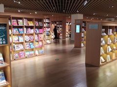 -新华文创·光的空间