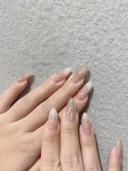 -进巍美甲美睫