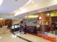 等位区-元一希尔顿酒店·禅自助餐厅·啤酒花园
