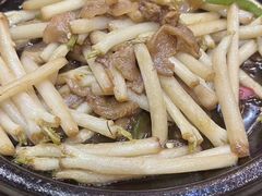 -帅巴人舅母子腊蹄民俗村