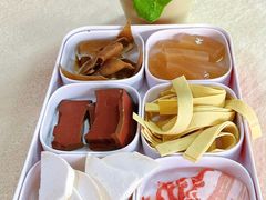 -猪三哥肥肠鸡川菜小炒