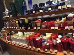 零售区-星巴克臻选(广州太古汇店)