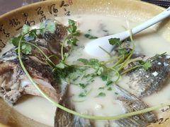 招牌鱼头汤-75幢私房菜馆