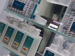 -福奈特洗衣洗鞋(宝山一二八纪念路店)