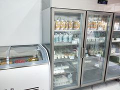 面包甜点陈列柜-白色日记·手作酸奶(麦凯乐店)