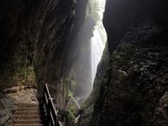 -龙水峡地缝景区