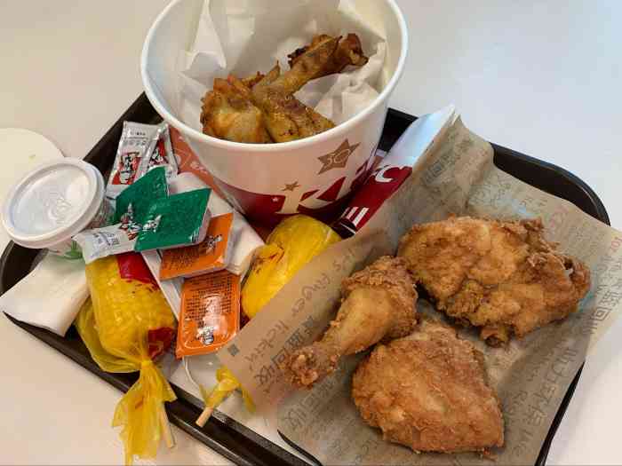 肯德基(武夷山东站店)-"赶高铁回家去[呲牙]打包了肯德基当午餐吧.