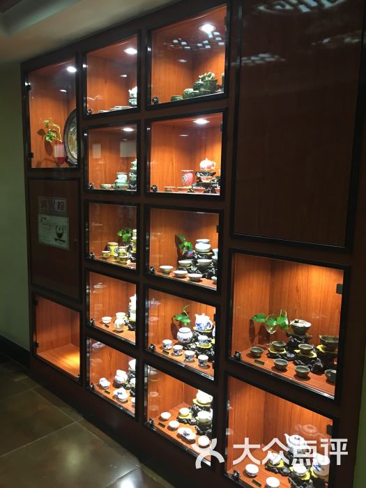 二樓茶具展示櫃.