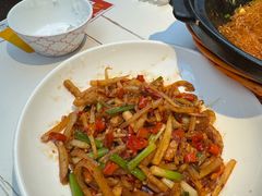 -阿瓦山寨·湘菜现炒·剁椒鱼头王(咸阳总店)