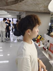 -宫铭烫发染发接发店