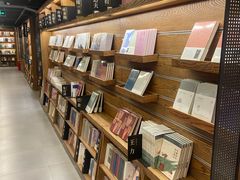 -半山书局(新世纪商城店)
