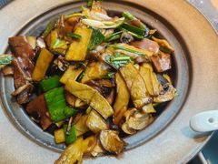 爆炒赤松茸黑牛肝菌-云海肴云南菜·蒸汽石锅鱼(青岛万象城店)