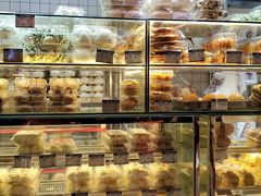 面包甜点陈列柜-白玉兰食品甜凤店(合生汇店)