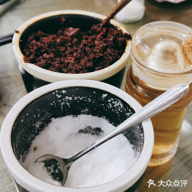 清早就顾客爆满的饸饹和水盆羊肉馆