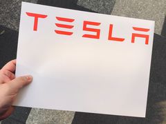 -TESLA 特斯拉(上海太古汇体验店)