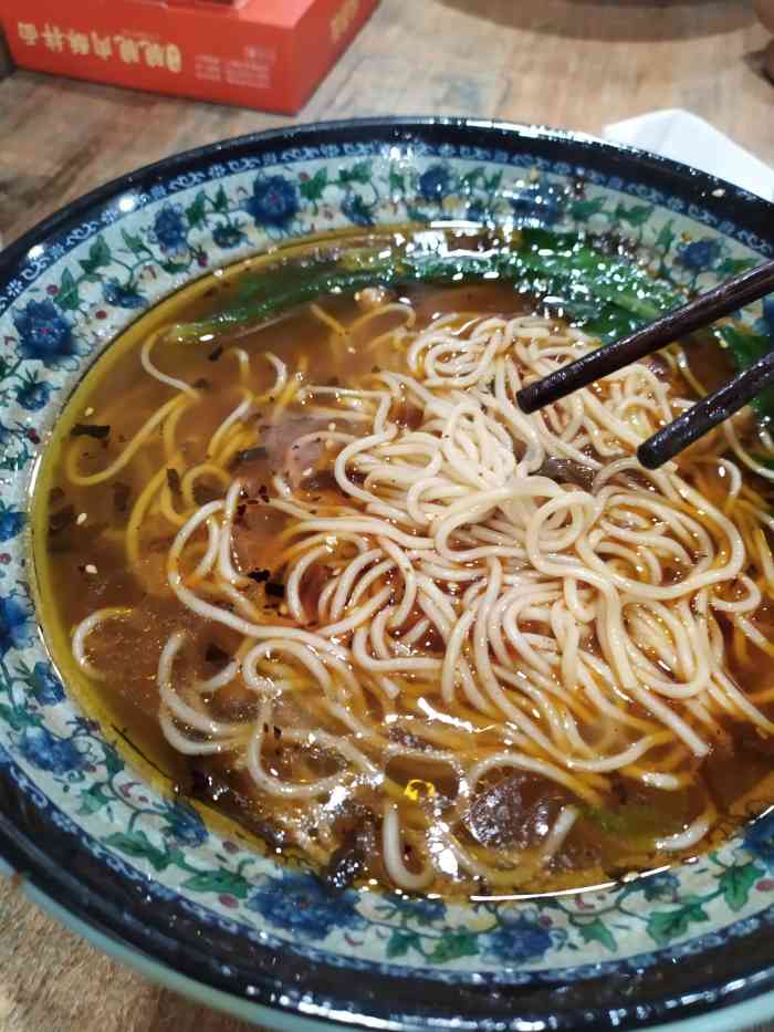 牛一碗(杨家坪正街店)-"位置:牛一碗特色面在杨家枰老国美旁边的巷.