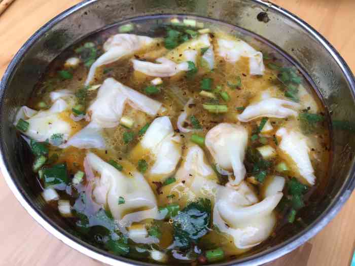 邓记牛肉包面-"[环境]我们开县的特色,生意爆好,店内都.