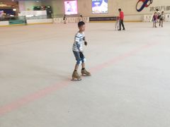 -冰纷万象滑冰场(赣州华润万象城店)