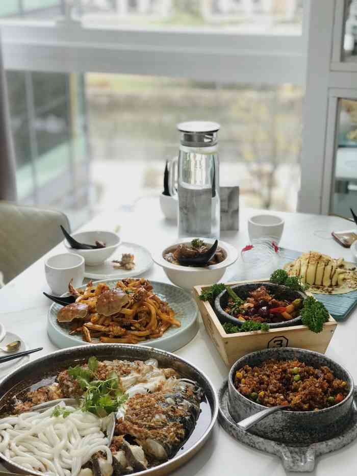 3号仓库(瑞安店)-"今天来吃这家网红餐厅.首先一进店面排队的.