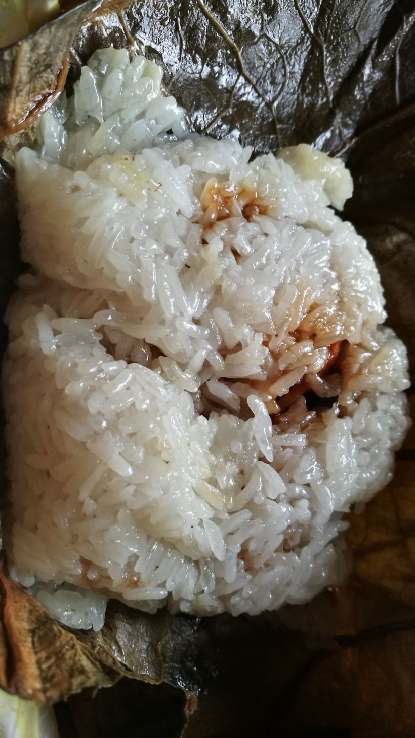 打开就是正常的糯米饭,跟我想象中的可能是"香饭"不太一样,外面这样看