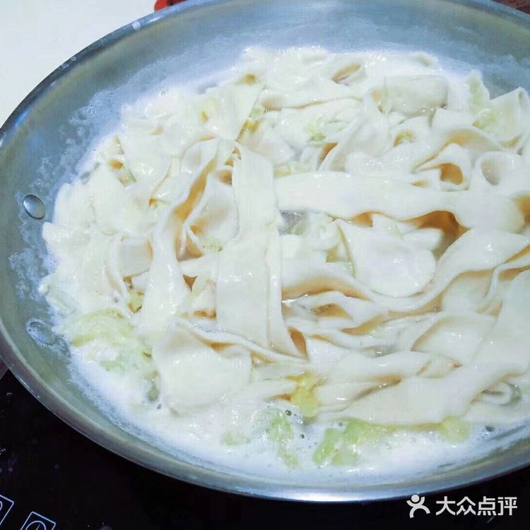 这碗水晶油泼面把你吃的美美哒[色][色][色]