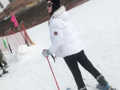 -采薇庄园四季滑雪场