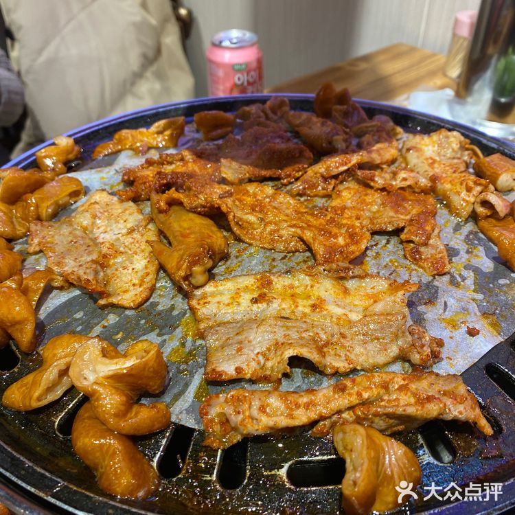 亲们!这家自助烤肉店太赞了!原始人自助烤肉