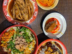 -爆炸头阿姨小四川正宗川味小吃(无任何分店)