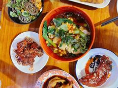 -爆炸头阿姨小四川正宗川味小吃(无任何分店)