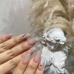 -花岐款式专研健康美甲沙龙