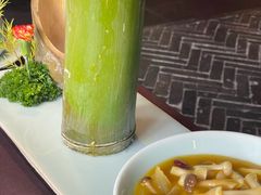 鲜竹筒酸汤野菌牛筋-于塗·文化餐厅(棕榈店)