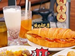 手瓜甘粗芝士鸡扒牛角包-黄恩记茶餐厅(杨箕店)