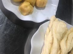 -粘豆包柴火铁锅炖