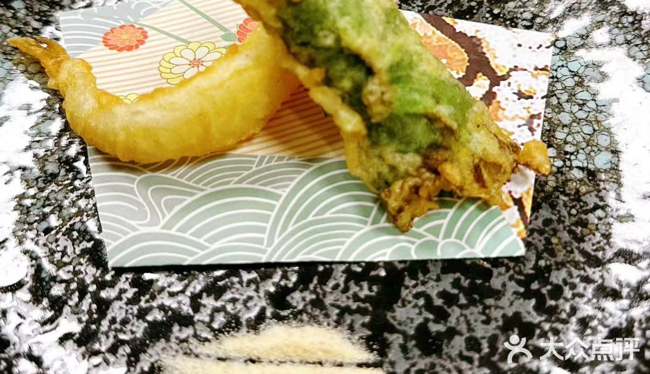 他们家食材很新鲜，寿司有好多名字都叫不上来