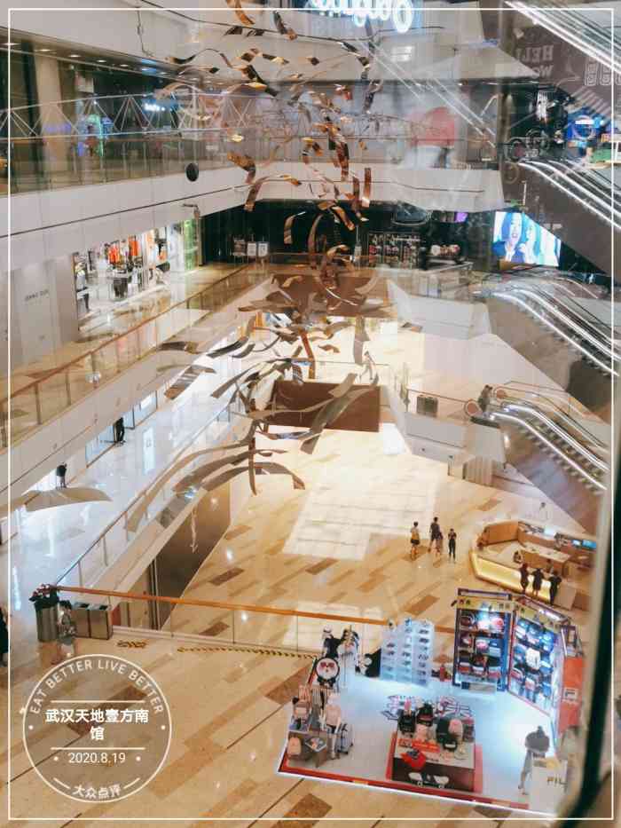 武汉天地壹方新开也有段时间了吃喝玩乐都挺全的马上圣诞了节日气氛