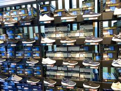 -SKECHERS 斯凯奇(上海国际时尚中心店)