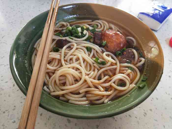 贺记津市牛肉粉(德雅店)-"这家店开在我们老台附近.跟七中也非常近.