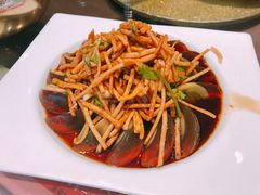 馓子拌皮蛋-刘胖子家常菜·蹄花焖藕(兴业店)