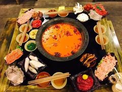 -渝嘴小老弟老火锅(华新村店)
