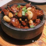 很大一份，看着很红其实只是微辣，辣油很香