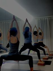 -闺蜜瑜伽·普拉提女性塑形馆